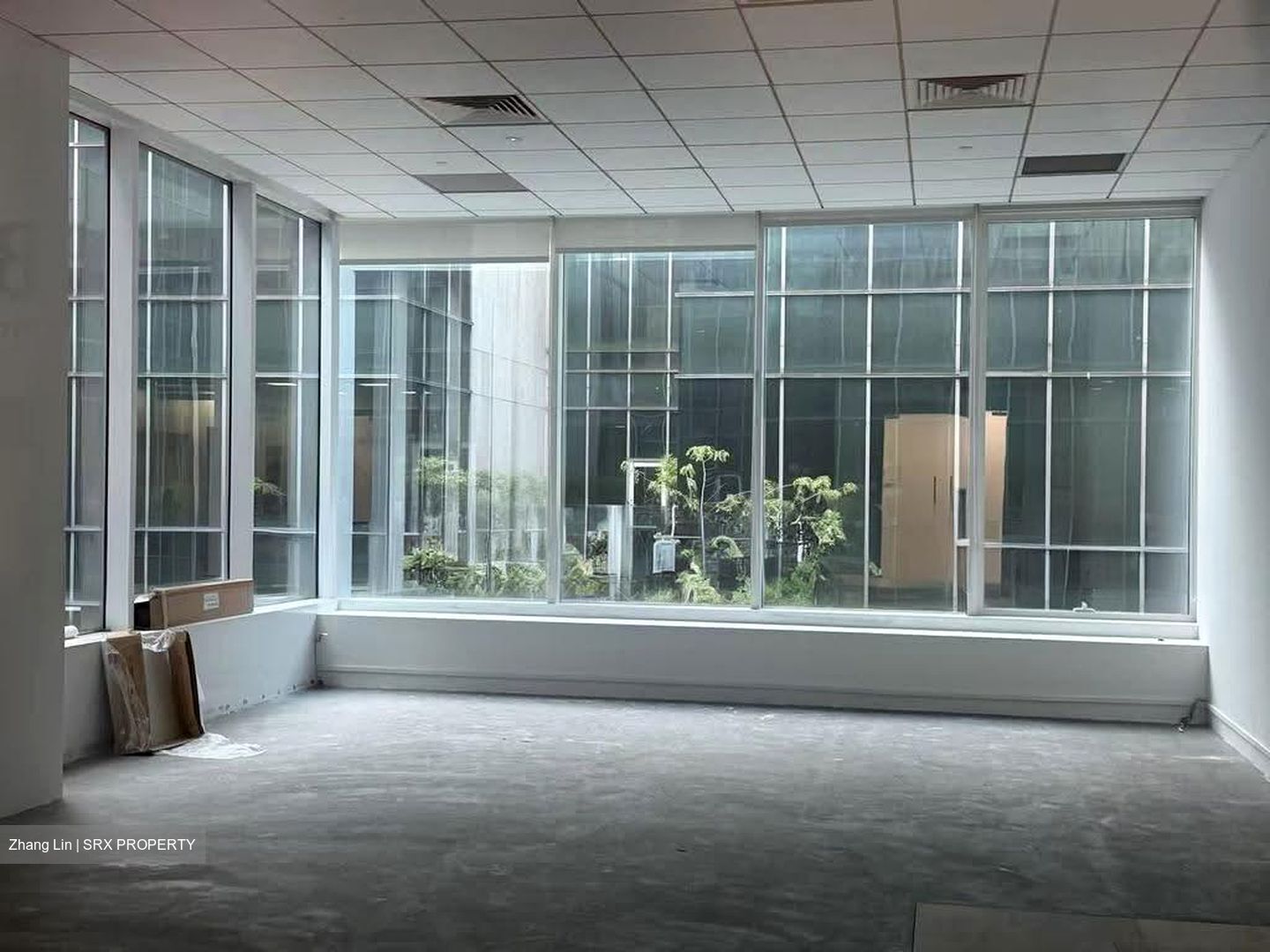 SQUARE 2 (D11), Office #615634541